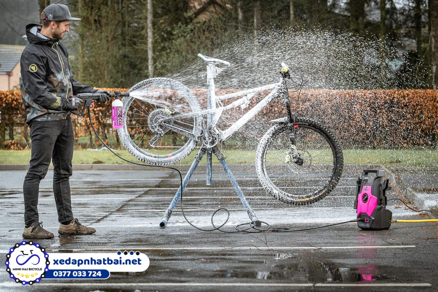 Bảo dưỡng xe đạp bằng cách rửa xe sạch sẽ thường xuyên 