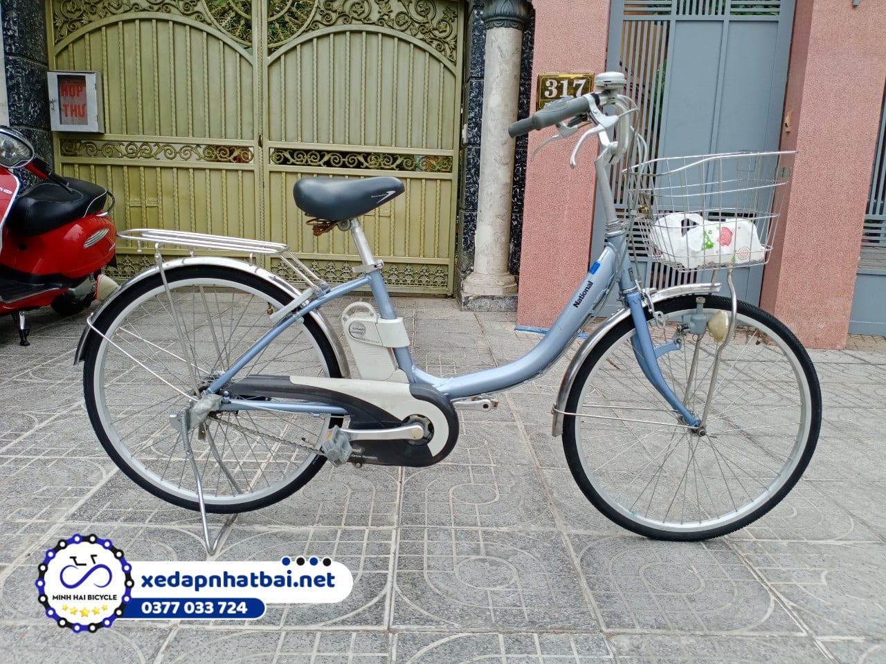 Xe đạp trợ lực xanh cho nữ duyên dáng và dễ sử dụng