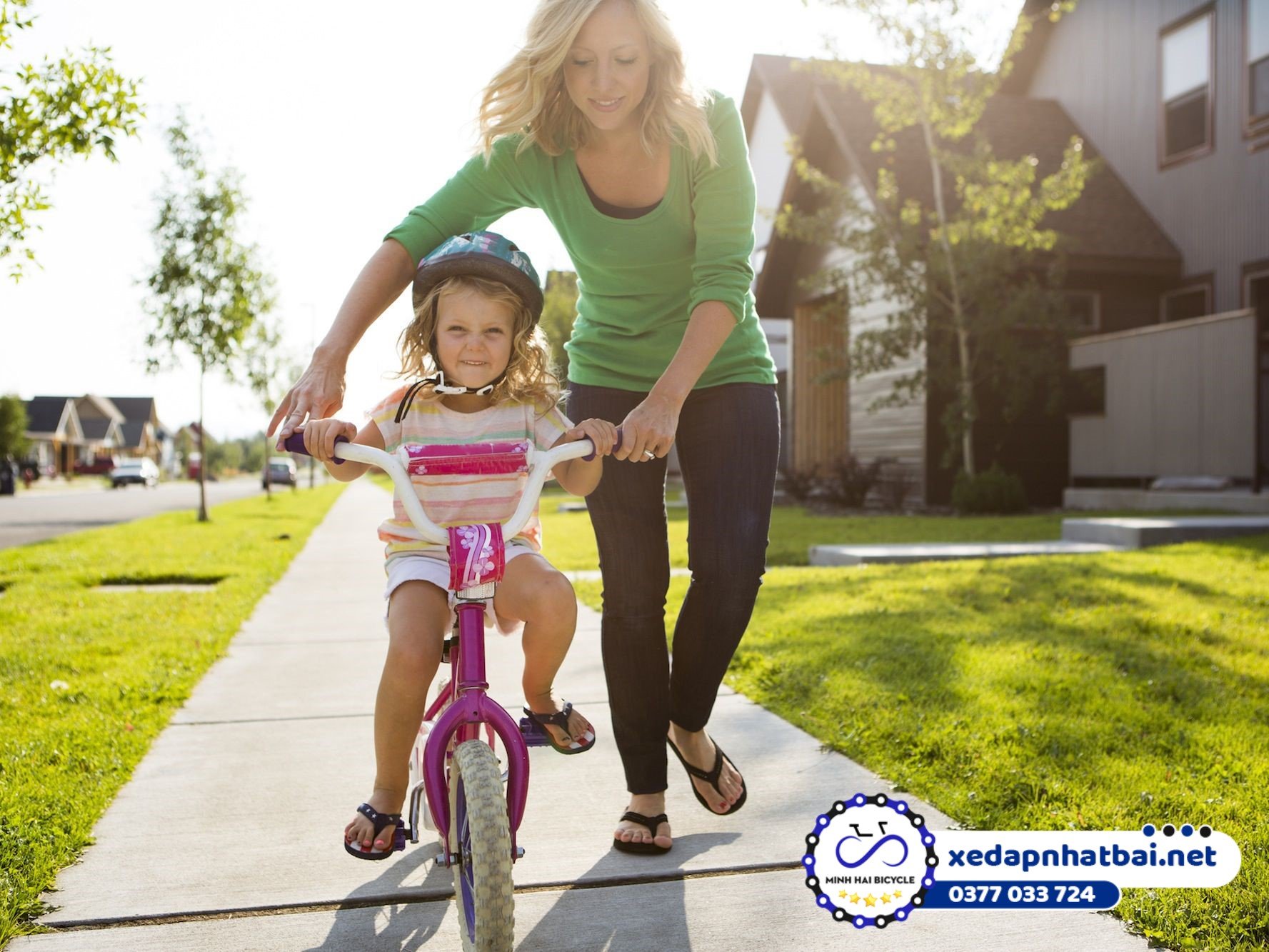 Để giúp bé có hứng thú đạp xe tốt hơn thì bạn nên mua một chiếc xe đạp cho bé thích hợp với việc luyện tập