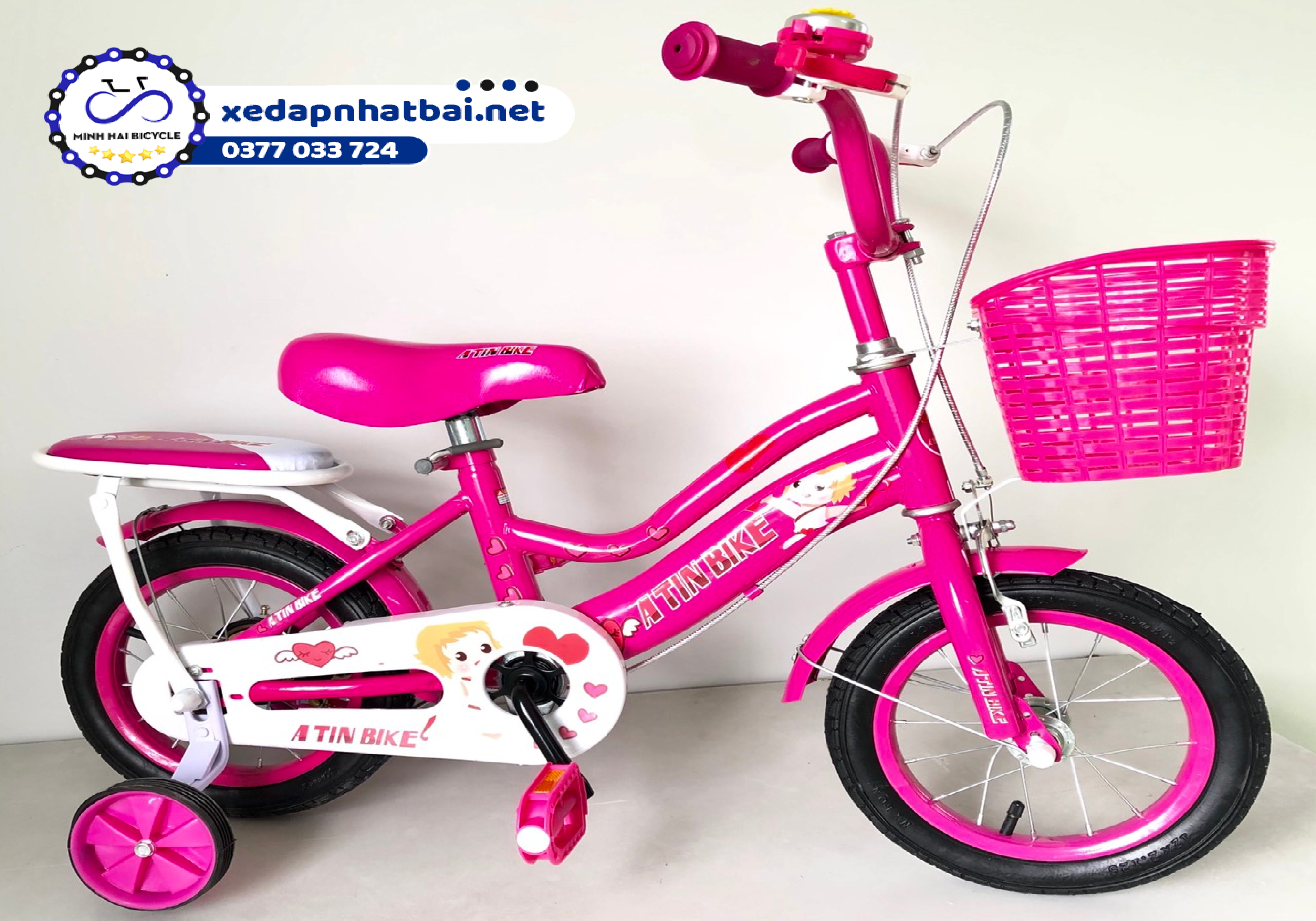 Xe đạp màu hồng phấn nhẹ nhàng cho bé 2 tuổi là nữ, với gam màu nhã nhặn, xinh xắn, chắc chắn sẽ làm các bé thích mê