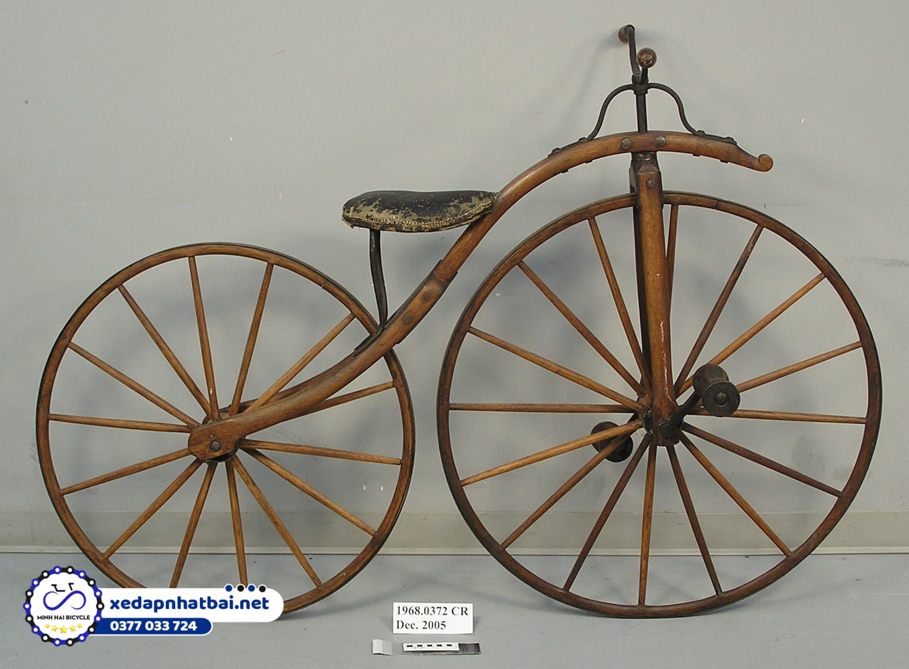 Chiếc xe đạp đích thực đầu tiên được phát minh bởi Ernest Michaux và Pierre Lallement; hai nhà phát minh người Pháp.