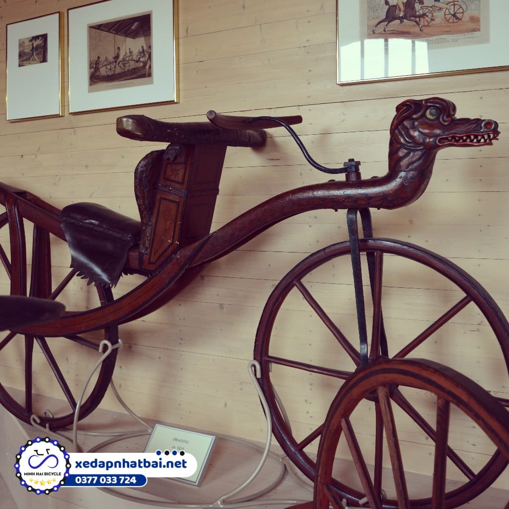 Celerifere được xem là tiền thân xưa nhất của xe đạp. Đồng thời người phát minh ra xe đạp này vào năm 1790 bởi Comte Mede de Sivrac - người Pháp.