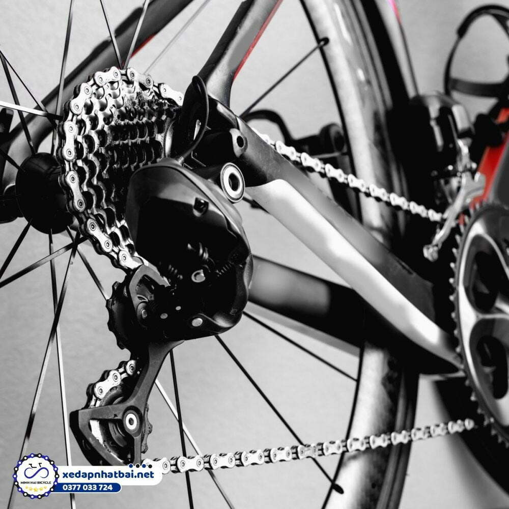 Lý do dẫn đến việc bị chùng xích xe đạp là khi xe chạy; phần xích xe thường bị kéo căng.