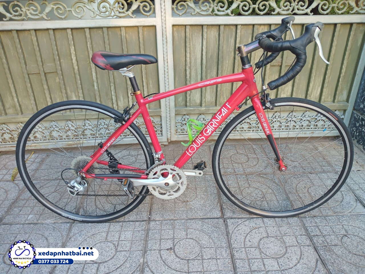 Nên mua xe đạp nào đi trong thành phố? Xe đạp Louis Garneau màu đỏ 