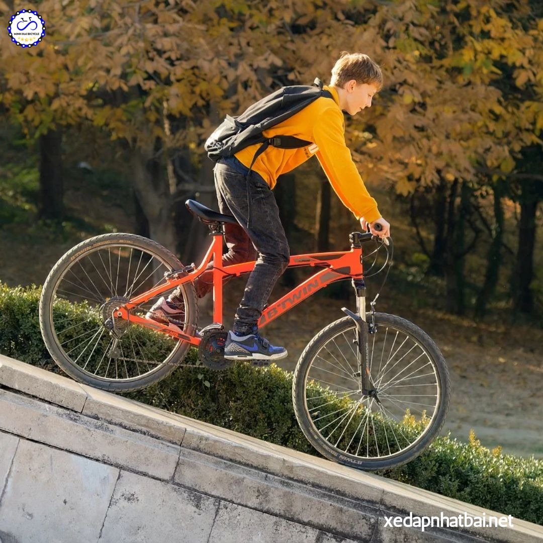 Xe đạp bánh to địa hình giúp bạn chạy được trên nhiều địa hình khác nhau Xe đạp bánh to địa hình giúp bạn chạy được trên nhiều địa hình khác nhau